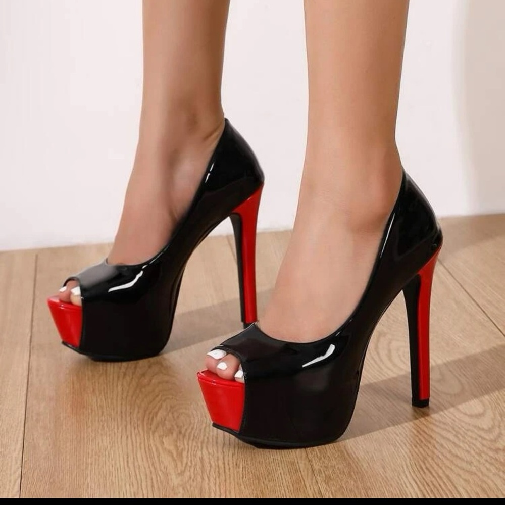 Women’s black patent leather peep toe stiletto’s size 7